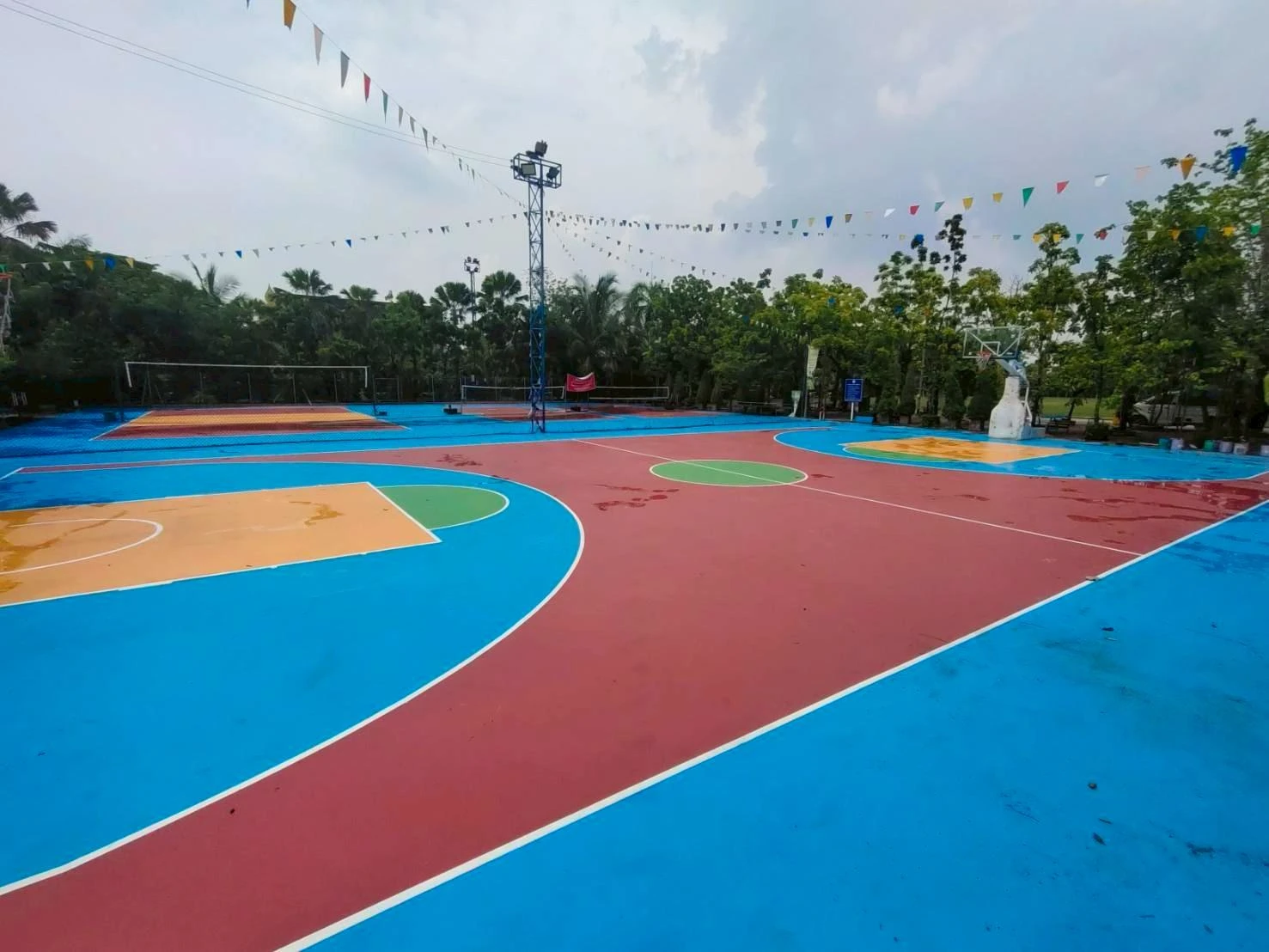 งานพื้น Epoxy สนามกีฬา อบต. บึงคำพร้อย